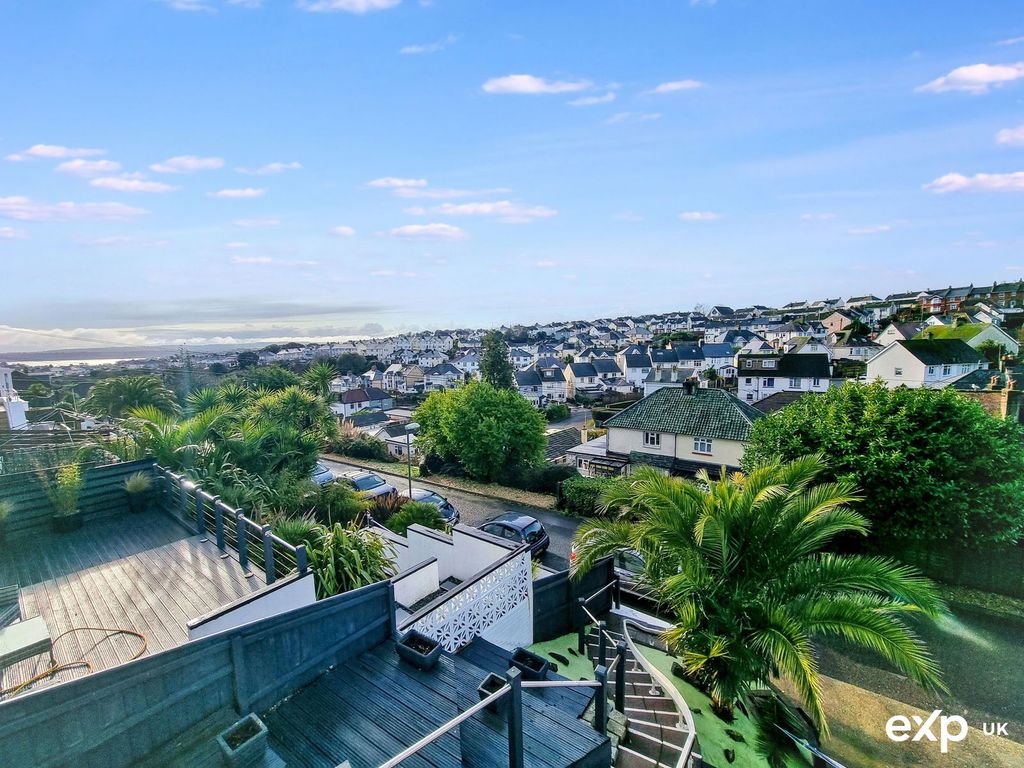 Property photo 2 of 25