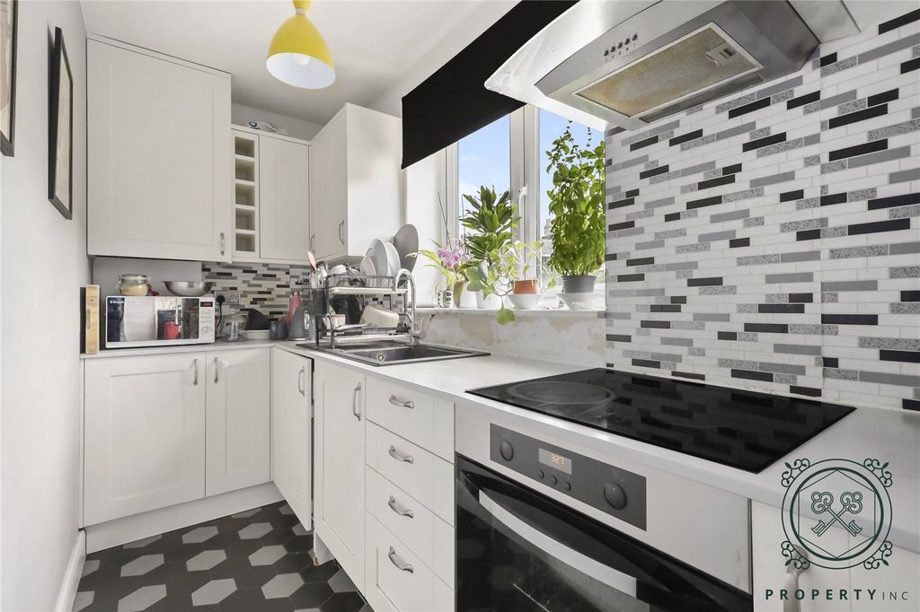 Property photo 2 of 12 Kitchen