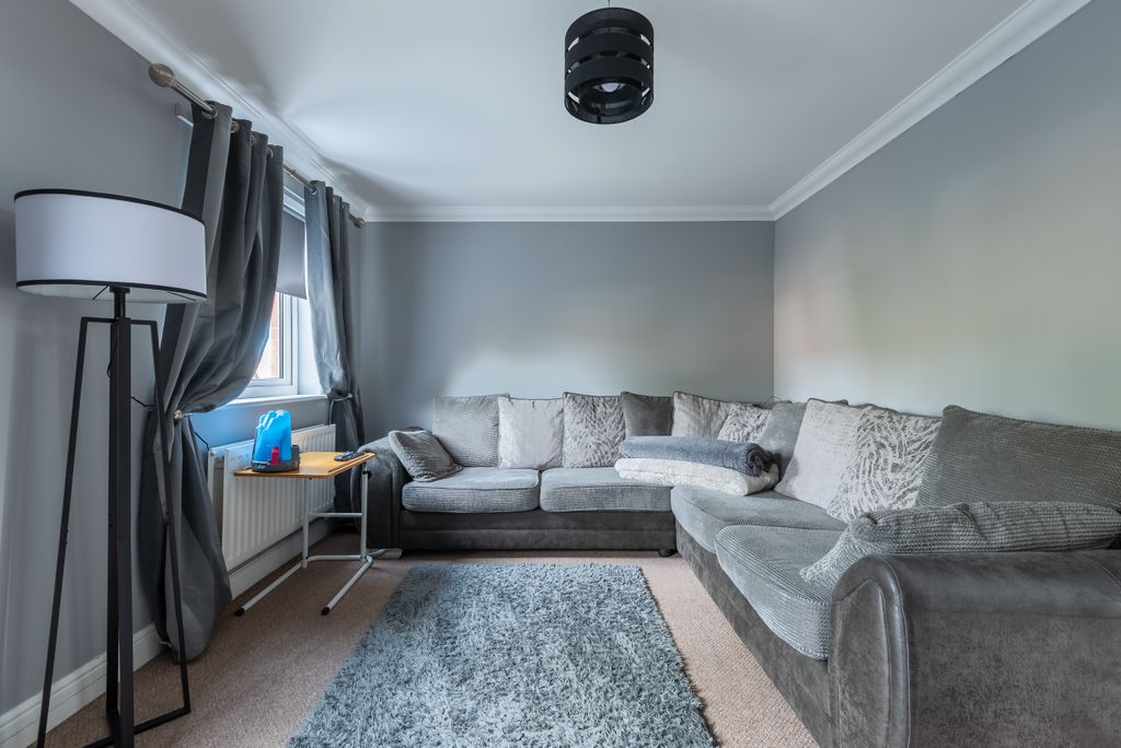 Property photo 2 of 25