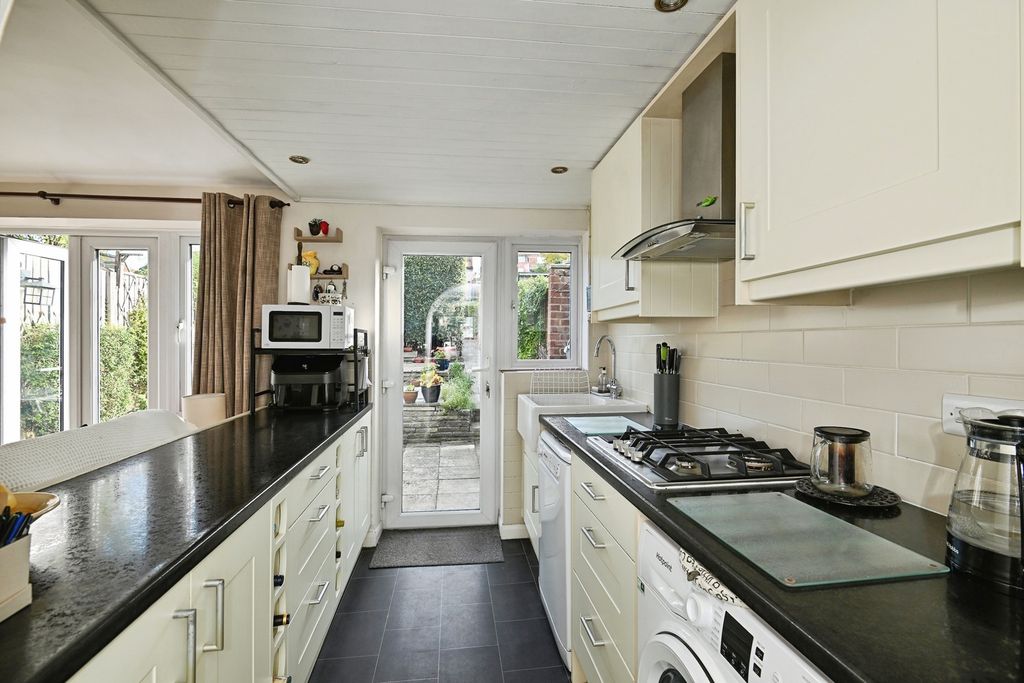 Property photo 3 of 17 Photo