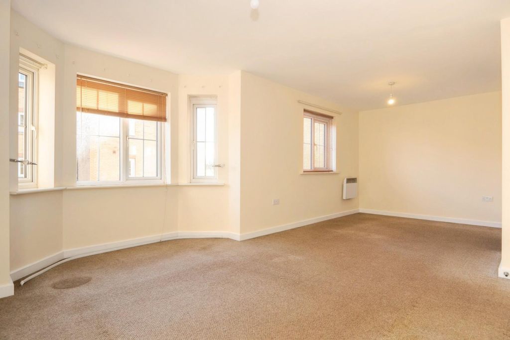 Property photo 3 of 14 Living Room