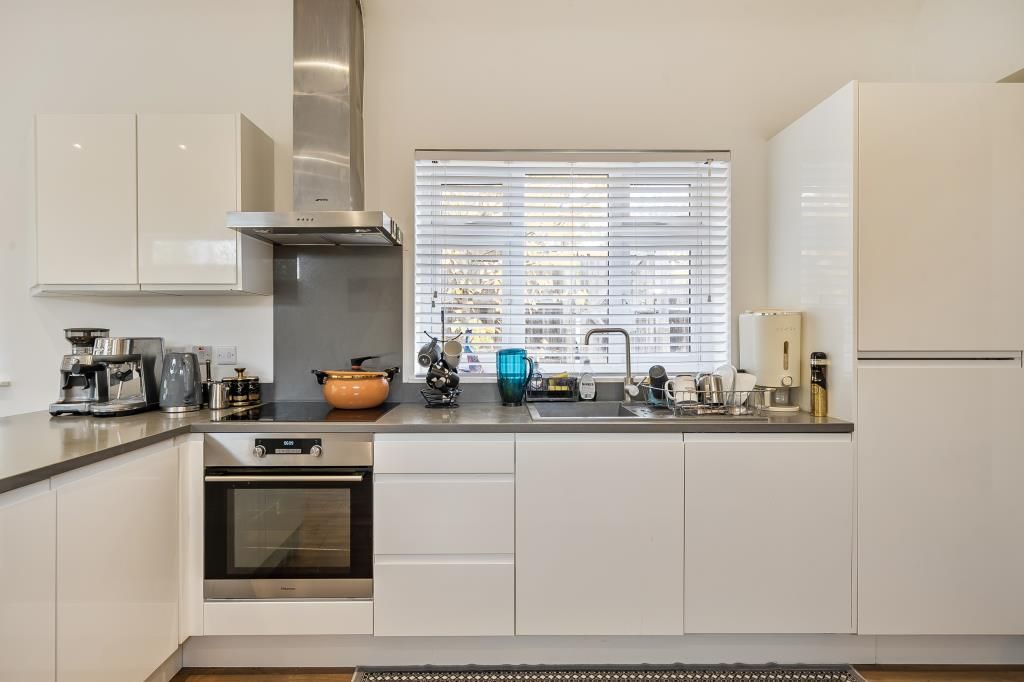 Property photo 3 of 17 Kitchen