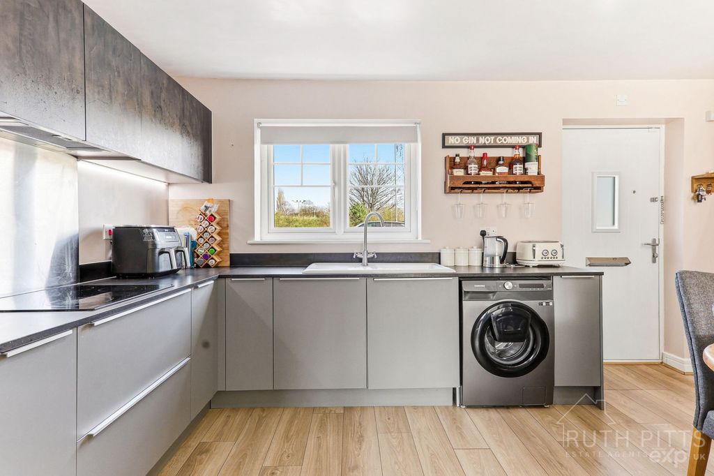 Property photo 3 of 27