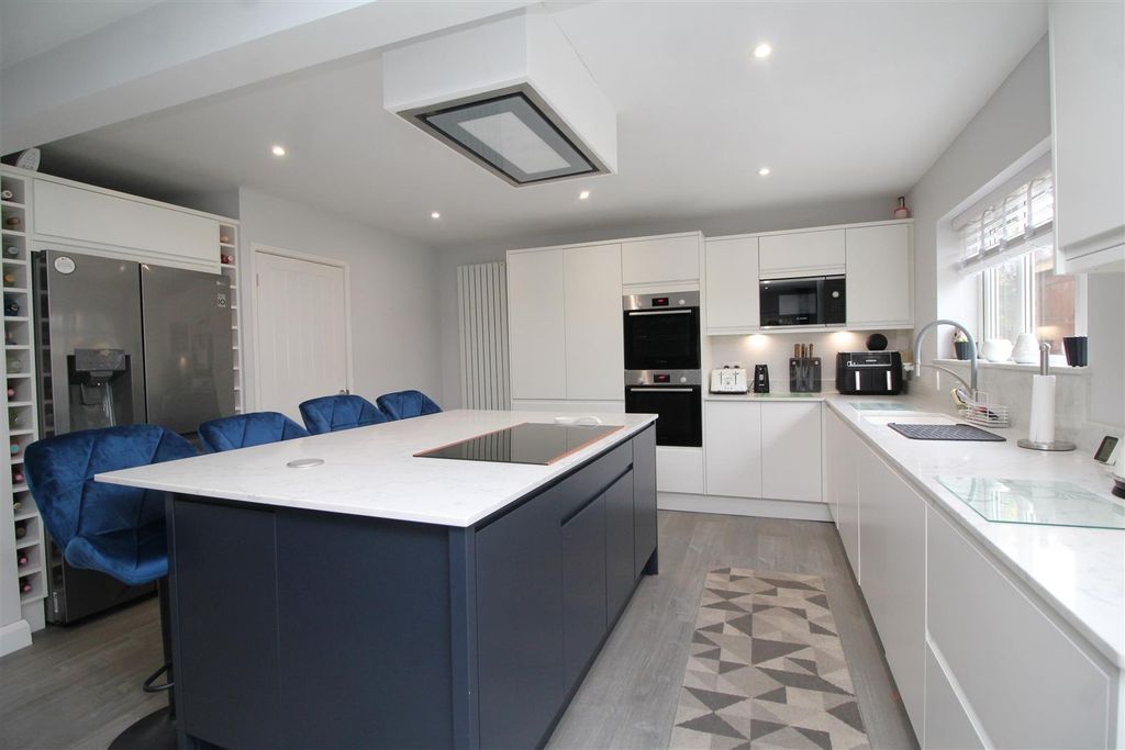 Property photo 3 of 17 Kitchen 1.Jpg