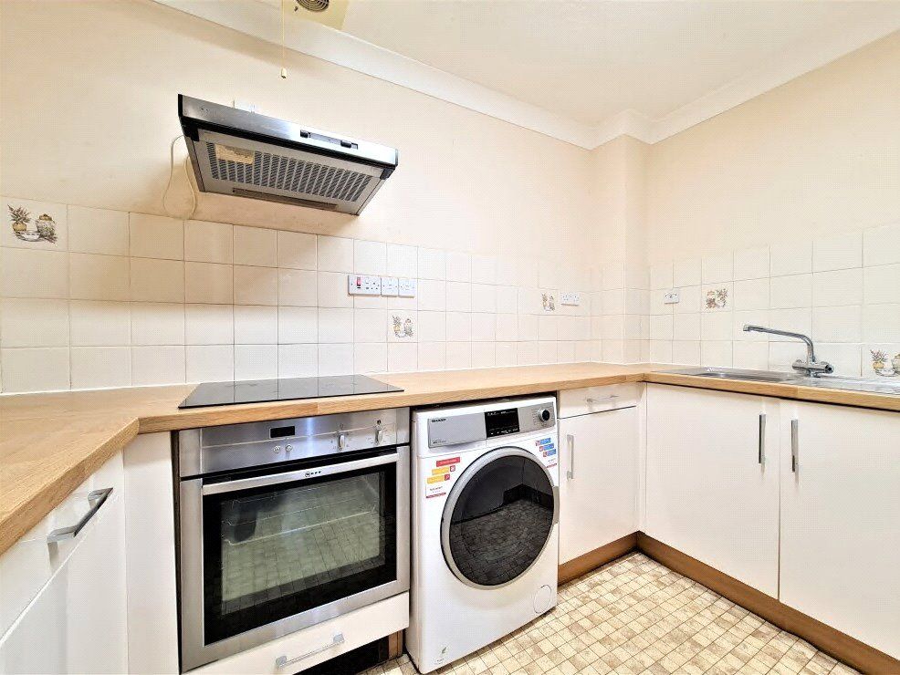 Property photo 2 of 7 Kitchen