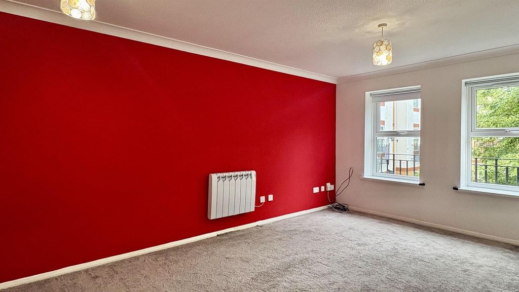 Property photo 1 of 9 6A1Accf9Ab00335B0c5c2182_0B655d64Ffff5632E00Fc947c