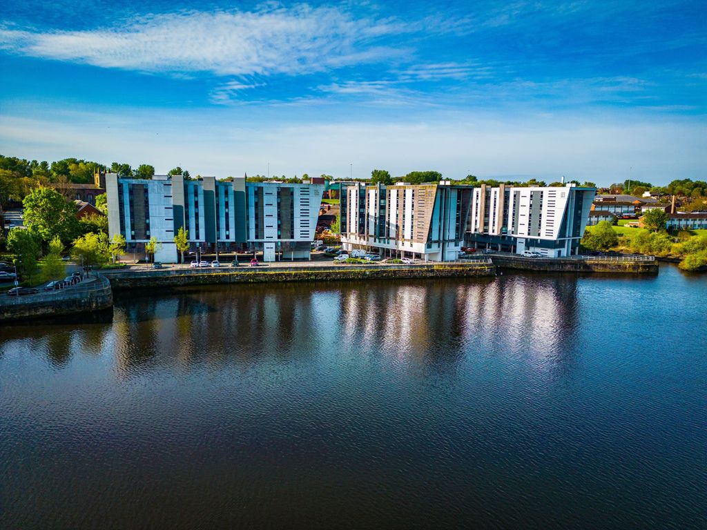 Property photo 1 of 16 Outside