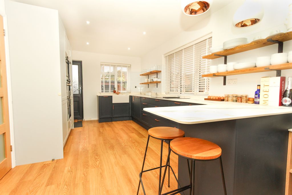 Property photo 3 of 21 Kitchen