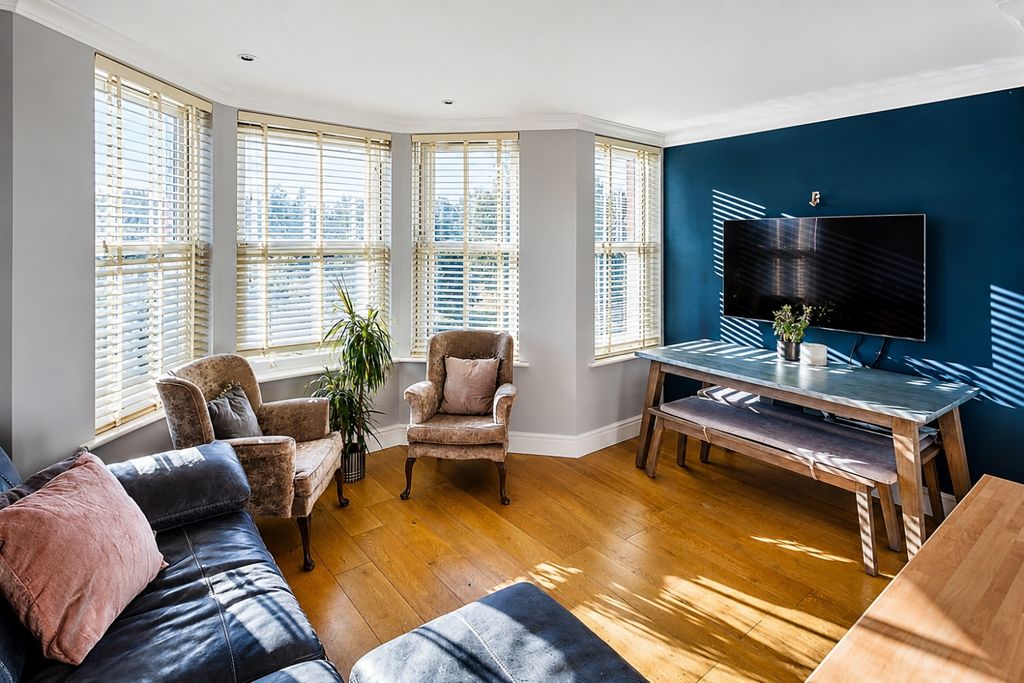 Property photo 2 of 12 759B662c-6Aab-4261-Bc79-13Ef20208B22