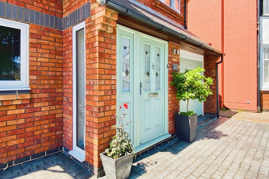 Property photo 2 of 26