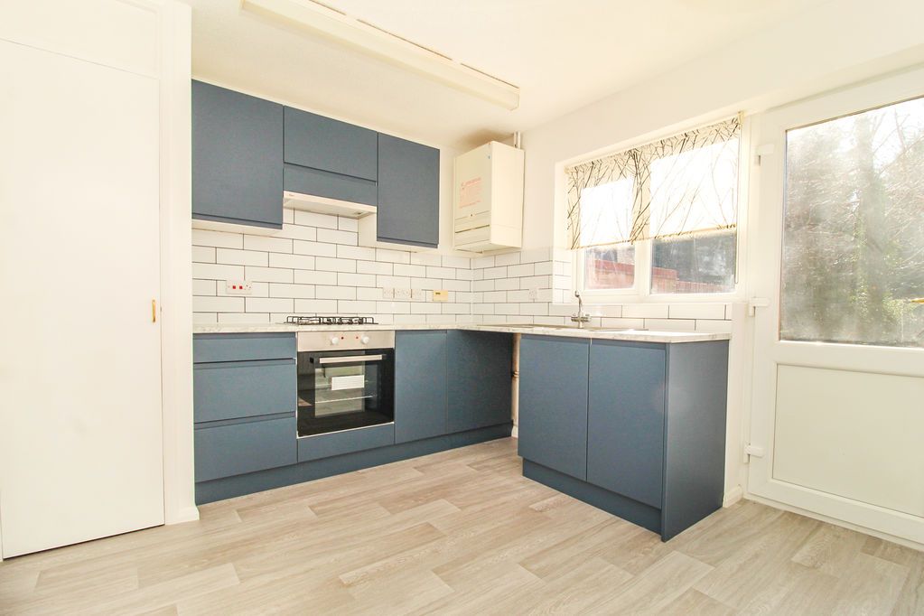 Property photo 2 of 7 Kitchen