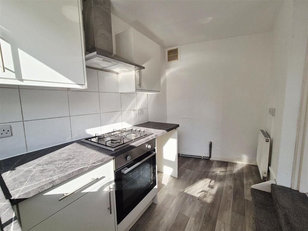 Property photo 3 of 12 Kitchen