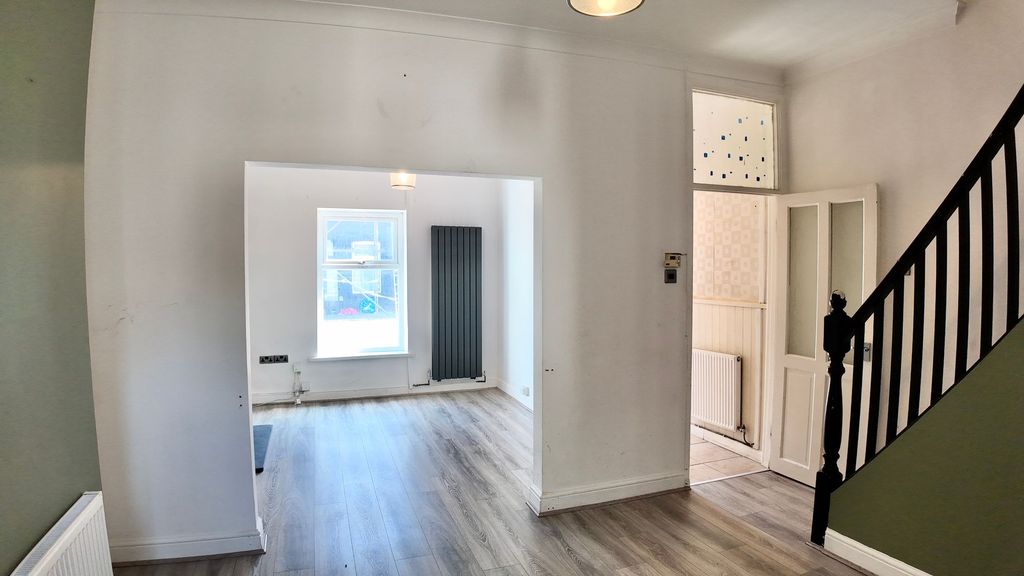 Property photo 2 of 25