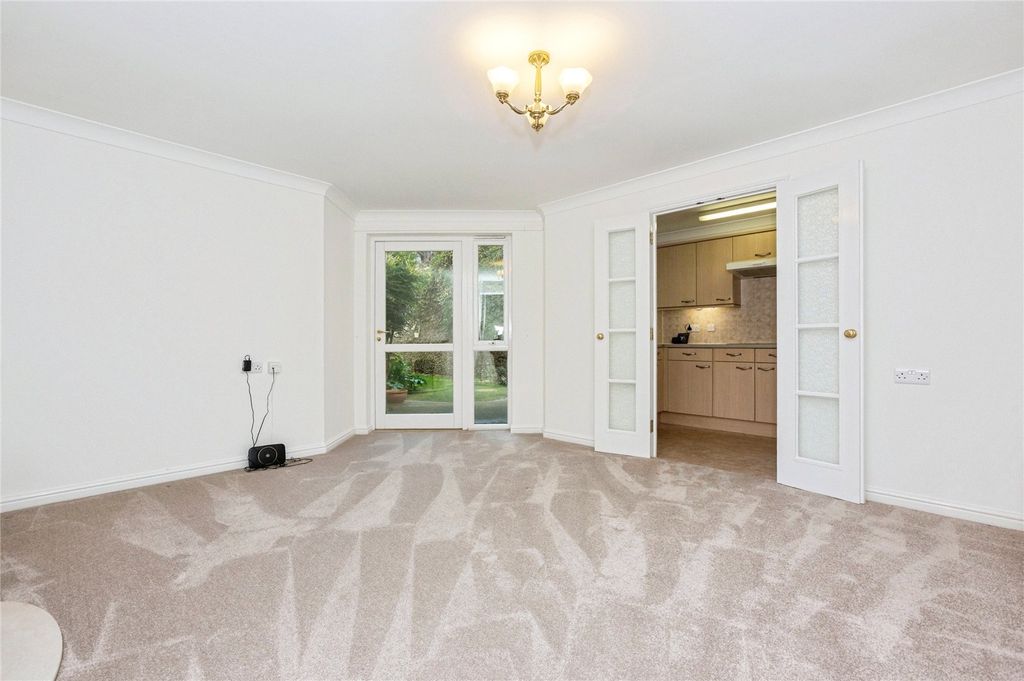 Property photo 2 of 11 Lounge