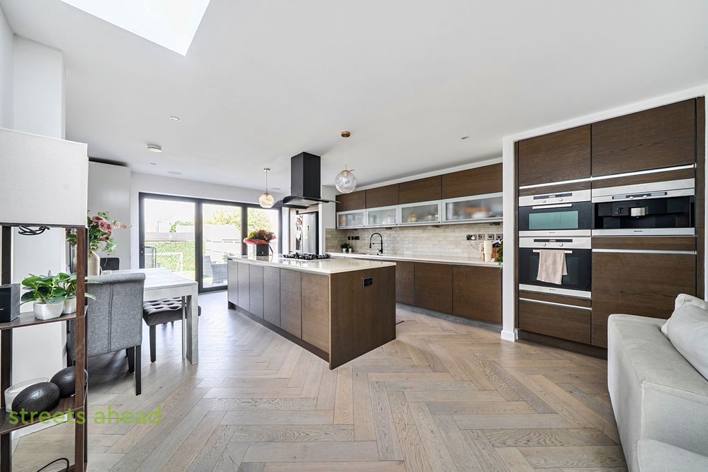 Property photo 1 of 23 35Fd3E65-3E19-4d8...