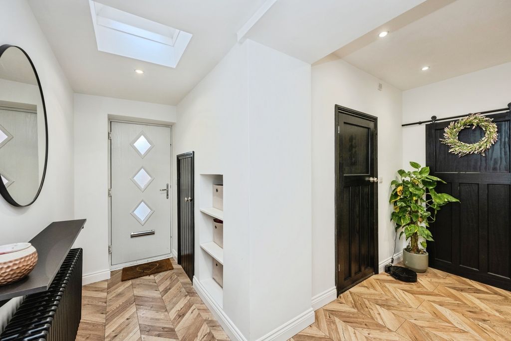 Property photo 2 of 18 Photo