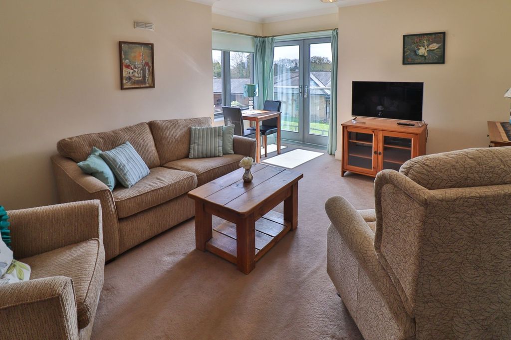 Property photo 2 of 10