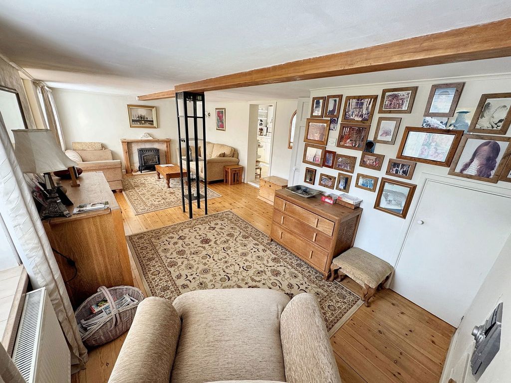Property photo 2 of 39