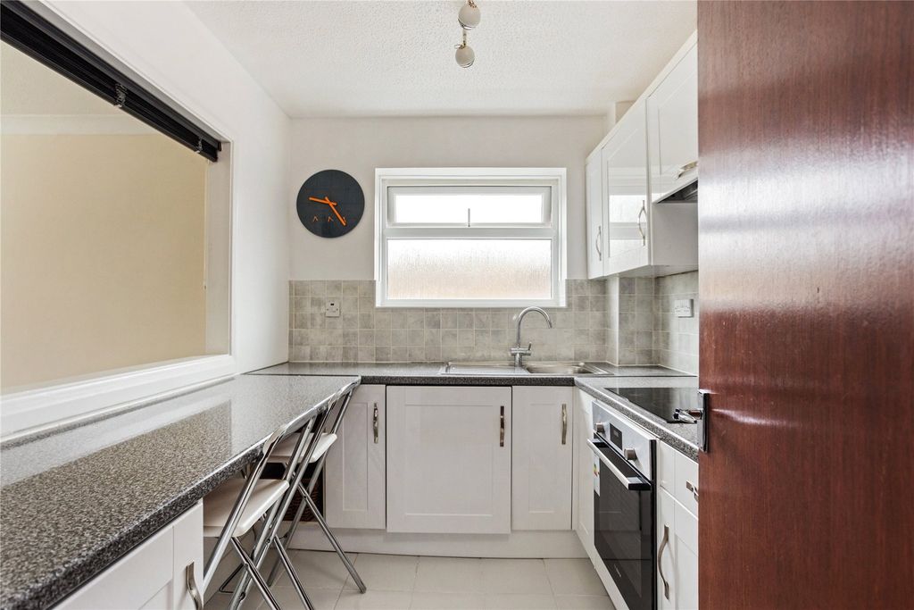 Property photo 3 of 12 Kitchen