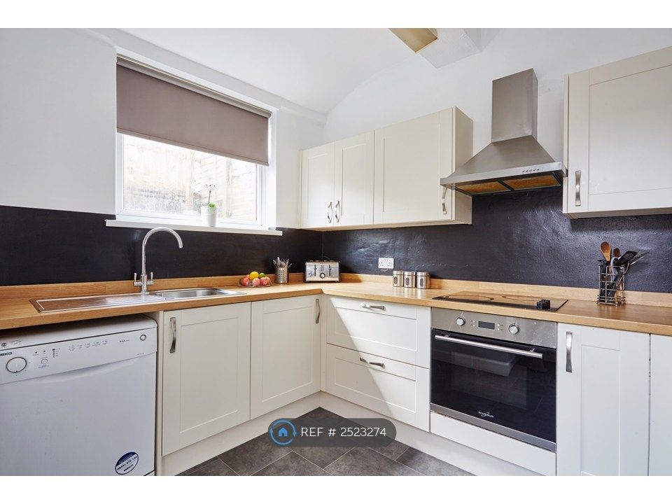Property photo 2 of 10 Kitchen