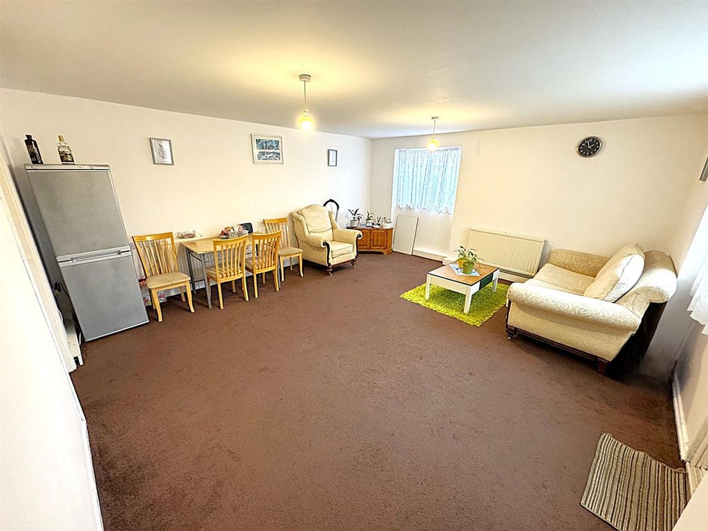 Property photo 2 of 16 3A560Bea.Jpg