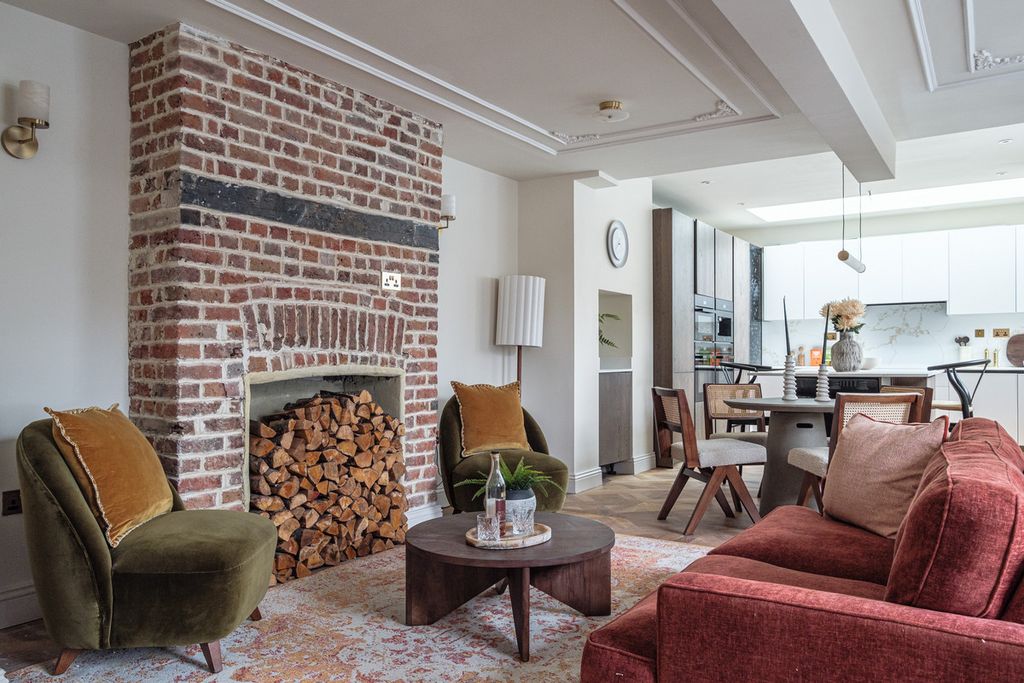 Property photo 2 of 19