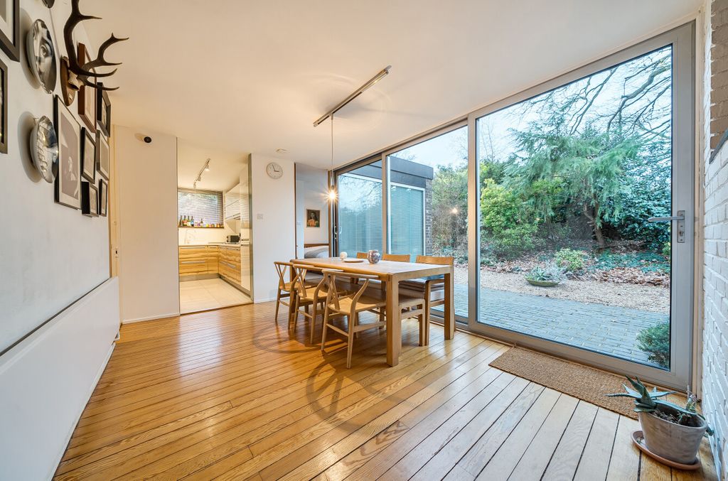 Property photo 3 of 11 1388590-19-694310...