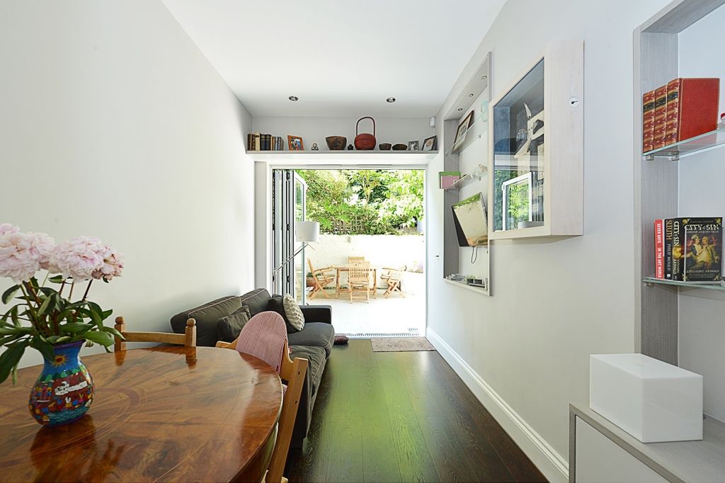 Property photo 1 of 6 1-122-Cambridge-S...