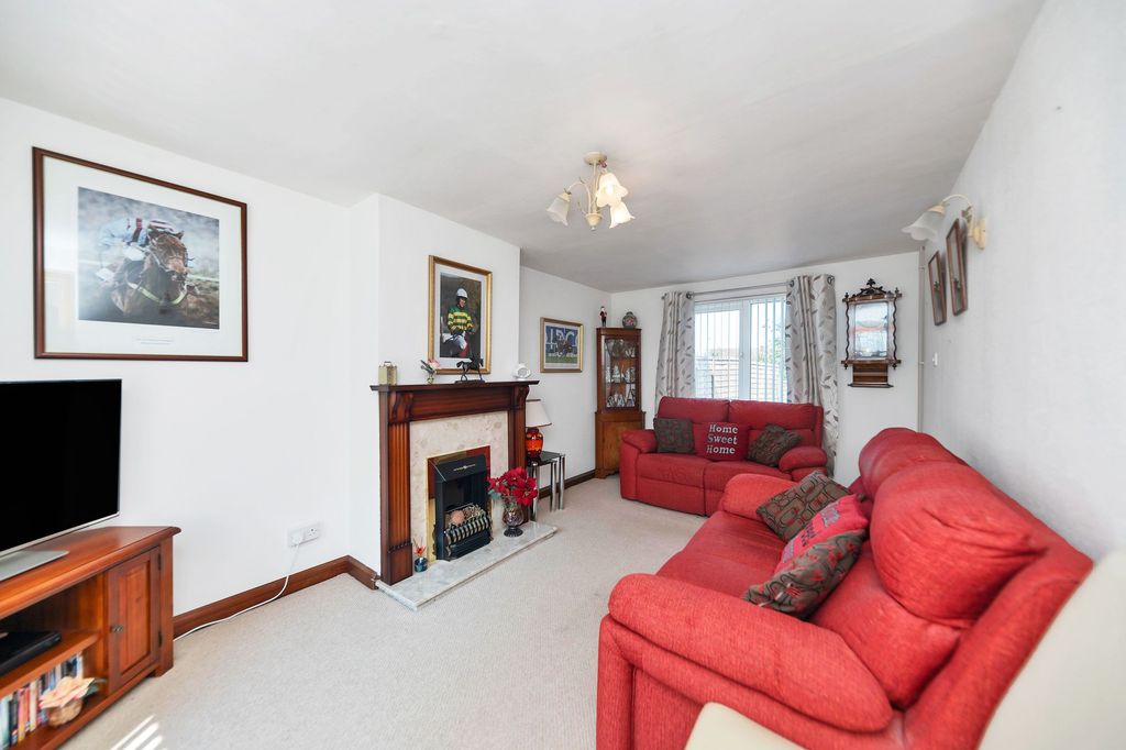 Property photo 2 of 22