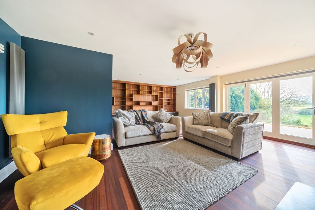 Property photo 3 of 11