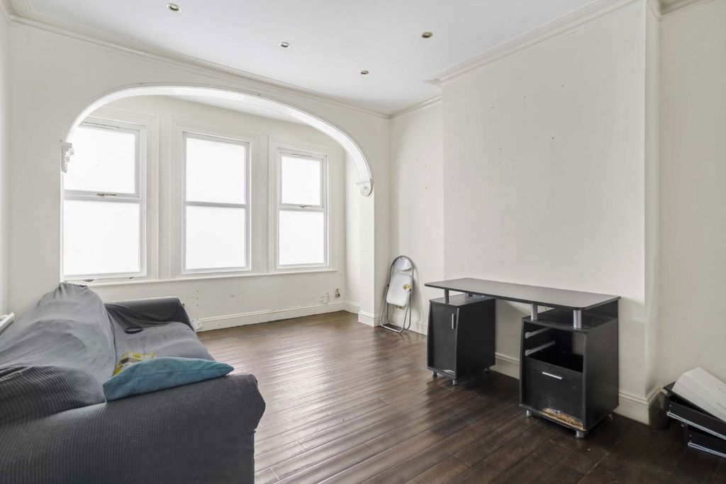 Property photo 3 of 6