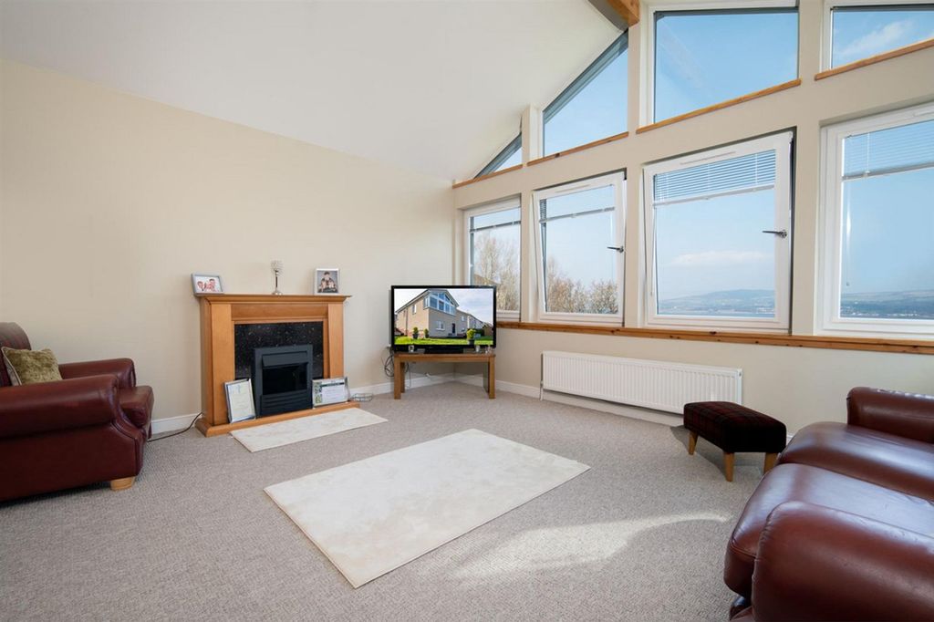 Property photo 3 of 37
