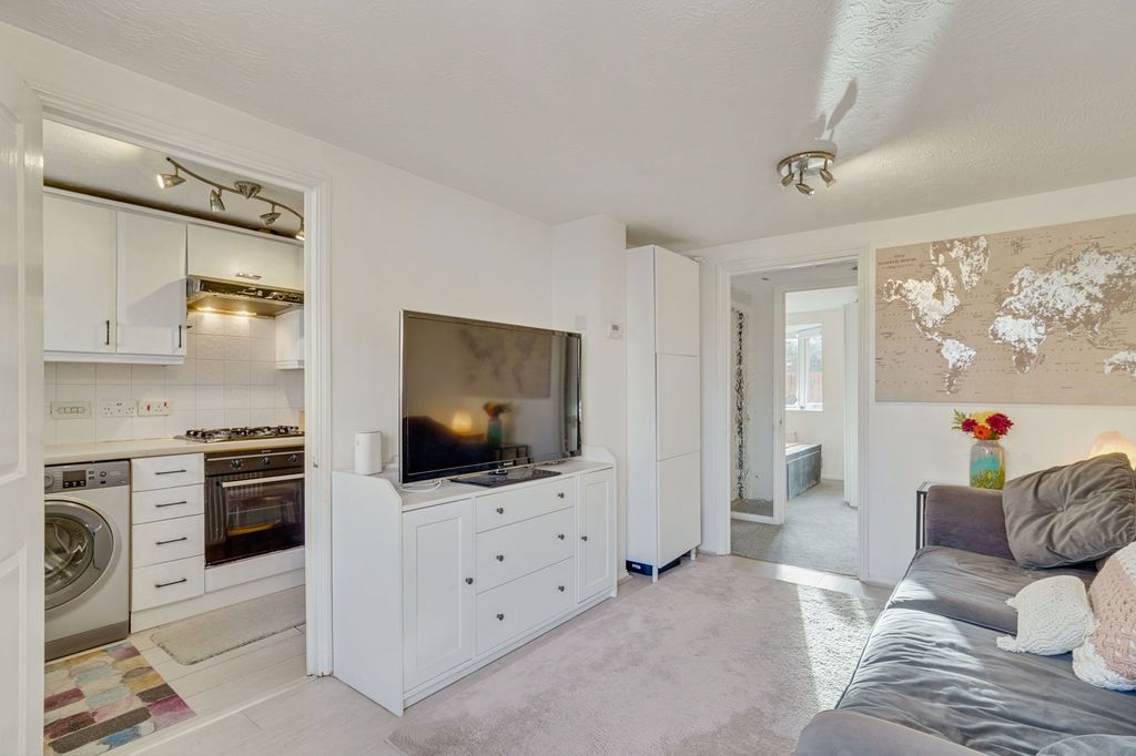 Property photo 2 of 11