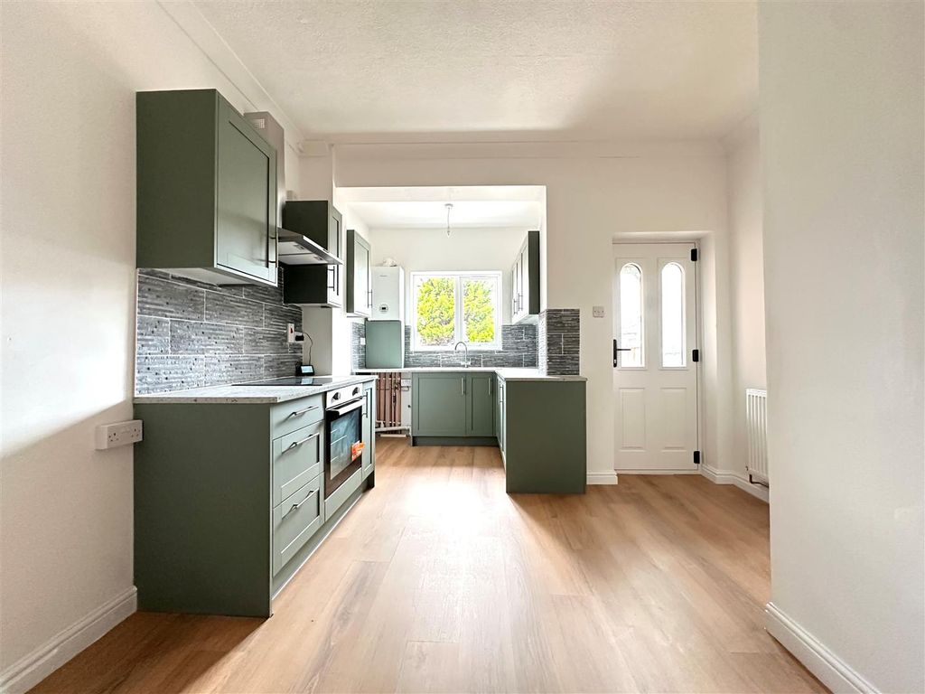 Property photo 3 of 27 Kitchen.Jpg