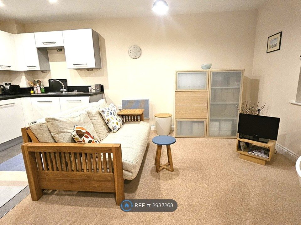 Property photo 3 of 9 Lounge 3