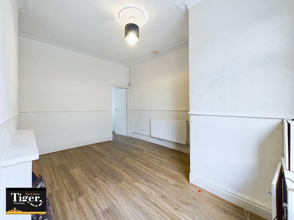 Property photo 3 of 9 Cam03440G0-Pr0249-Still002