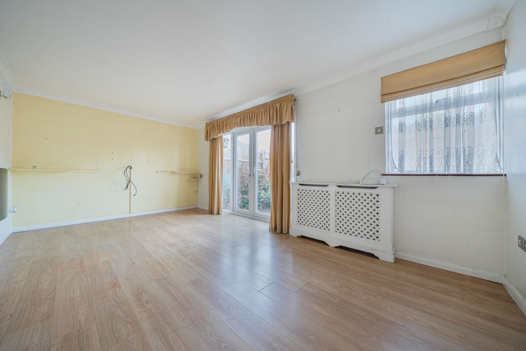 Property photo 3 of 21 1521812-8-6Aa9267...