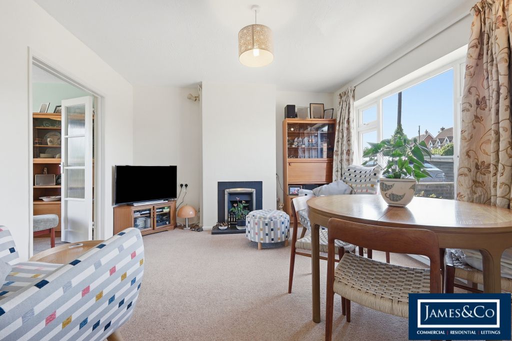 Property photo 2 of 16 25Ongarroadn