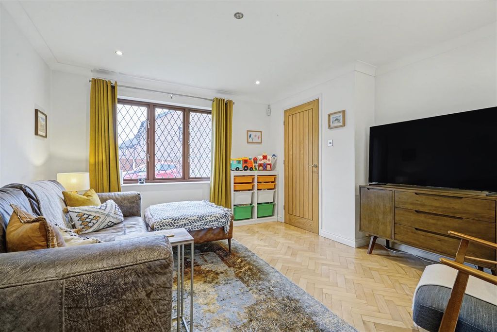 Property photo 2 of 22 Lounge 1_2.Jpeg