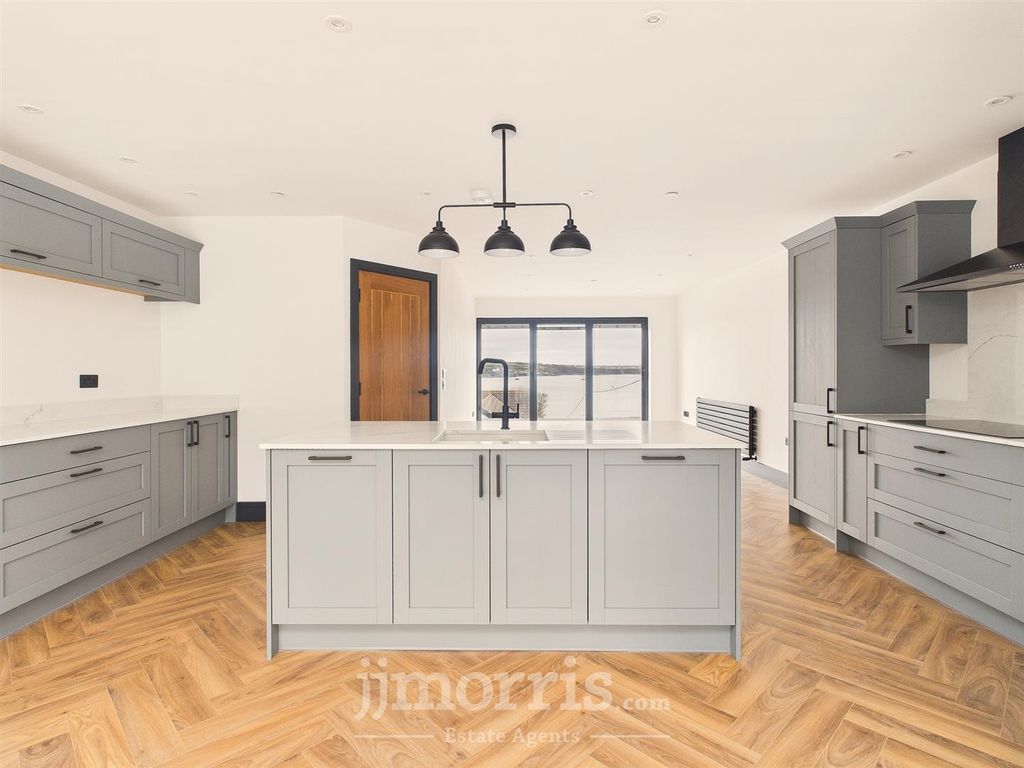 Property photo 2 of 39 Kitchen/Dining Area