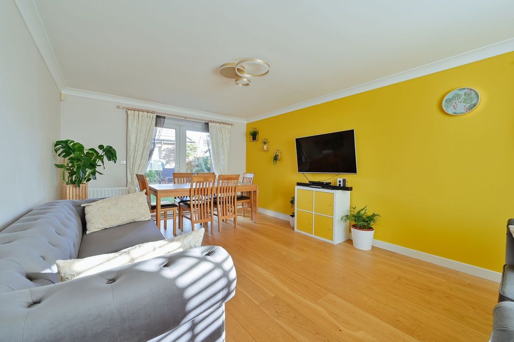 Property photo 3 of 23