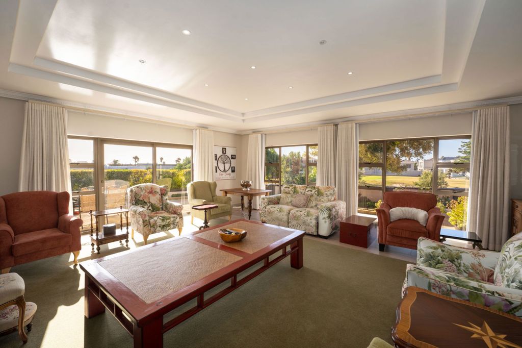 Property photo 3 of 65 Sw1722036