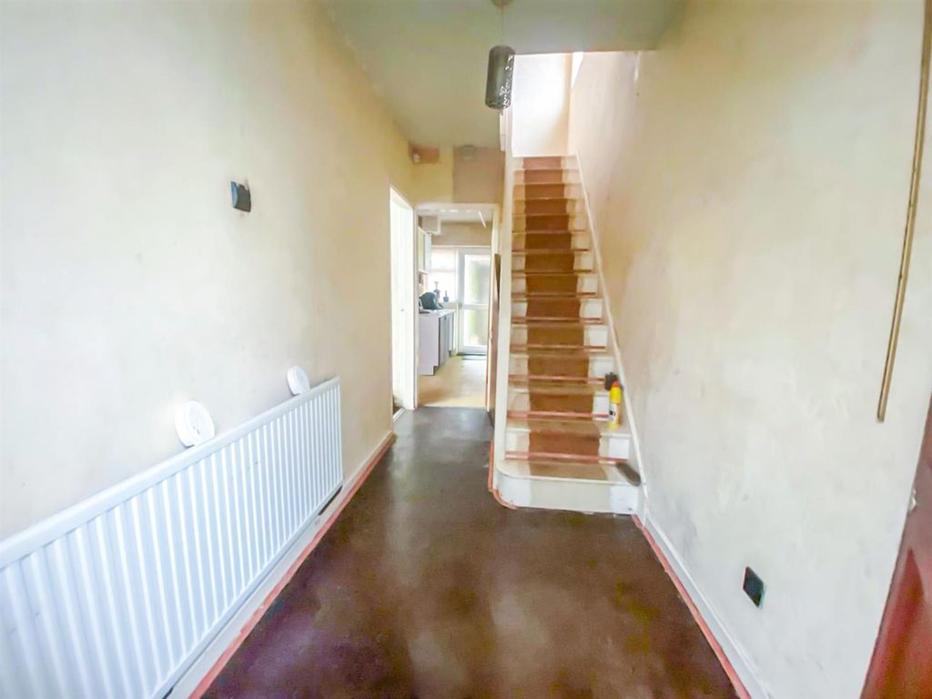 Property photo 3 of 13 Entrance Hallway