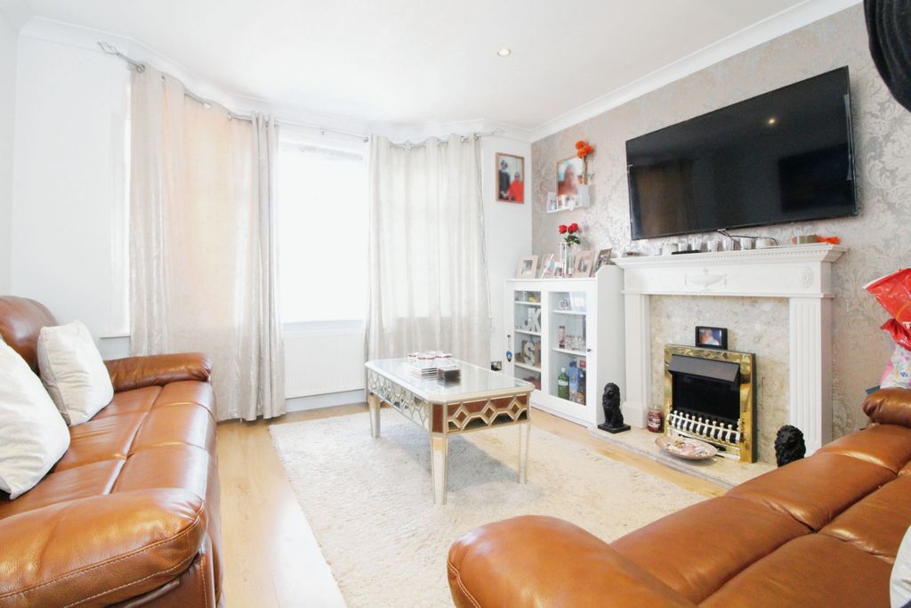 Property photo 3 of 17 Photography