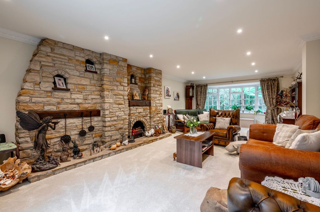 Property photo 3 of 28