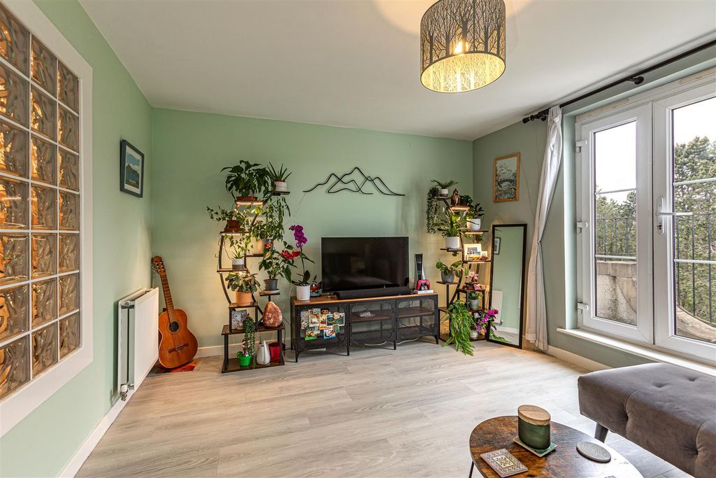 Property photo 3 of 22 6-8 Weavers Linn Tweedbank 12.Jpg