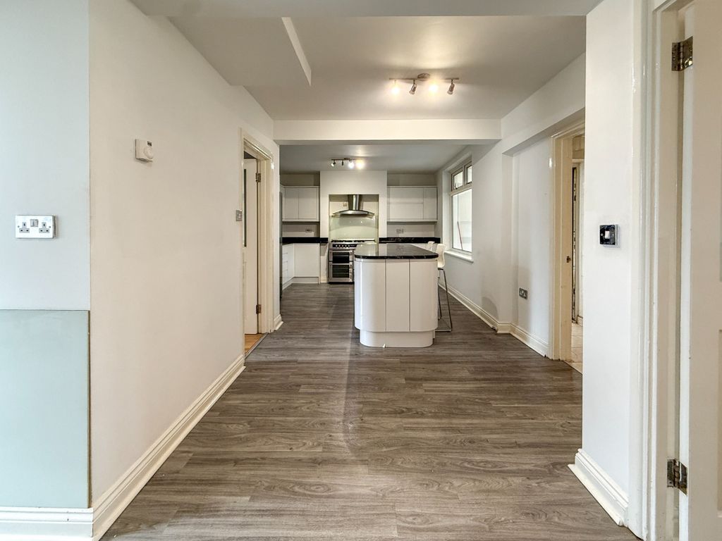 Property photo 3 of 27 4415544
