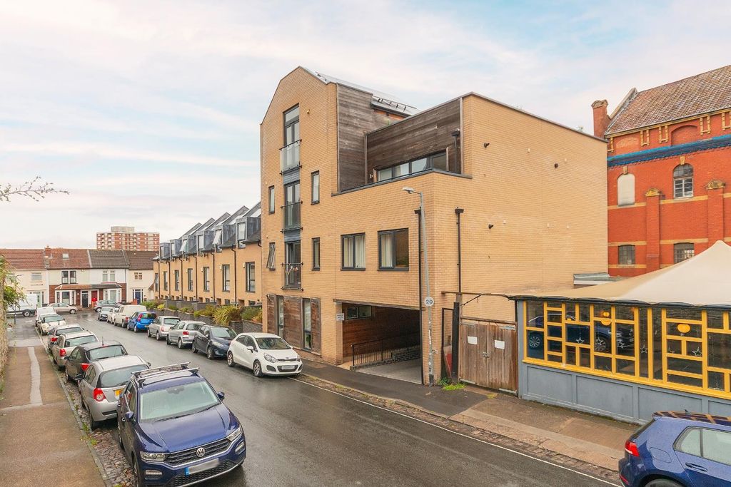 Property photo 2 of 31 2S1Frbr - External C.Jpg