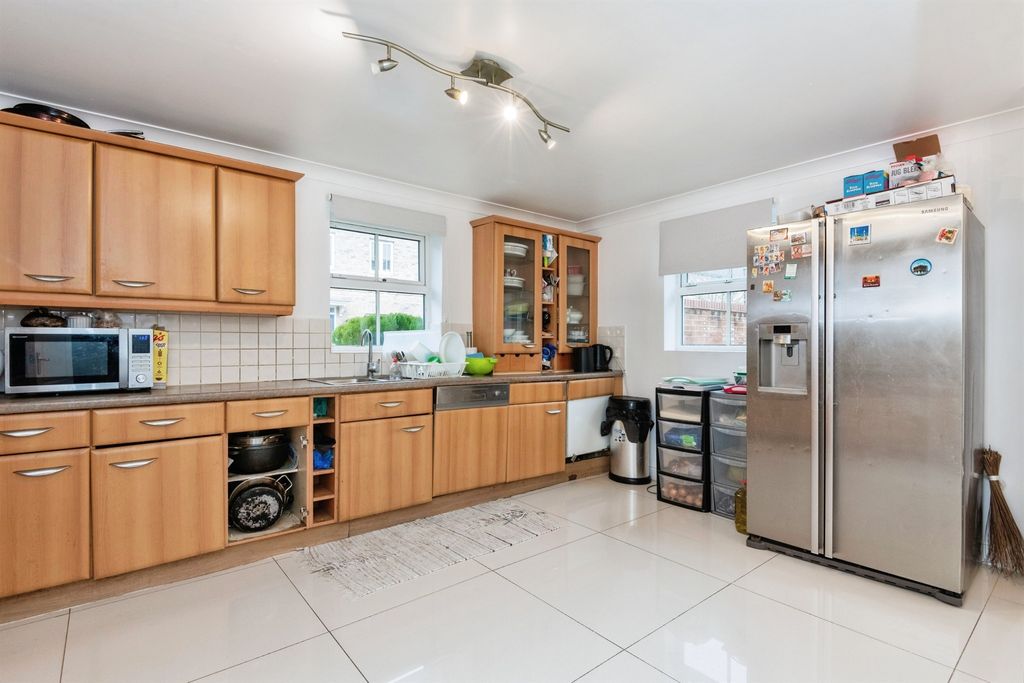 Property photo 3 of 17