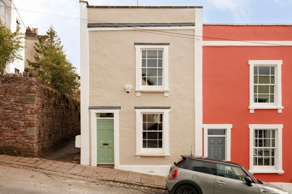 Property photo 2 of 18 External